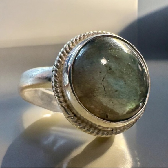 Signed Labradorite Sterling Silver Ring (7.5) - Picture 4 of 9